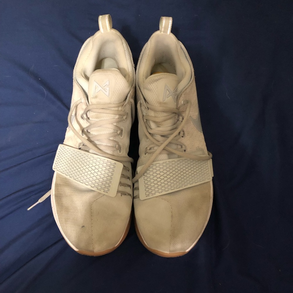 Men’s basketball shoes